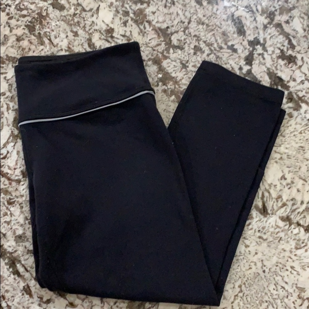 Size 8 lulu lemon black crops